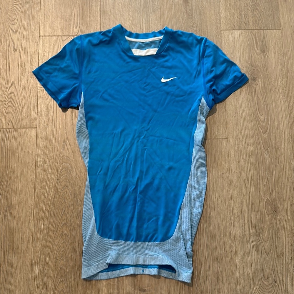 Nike Men’s Dri-Fit Blue Short Sleeve Shirt - size Small